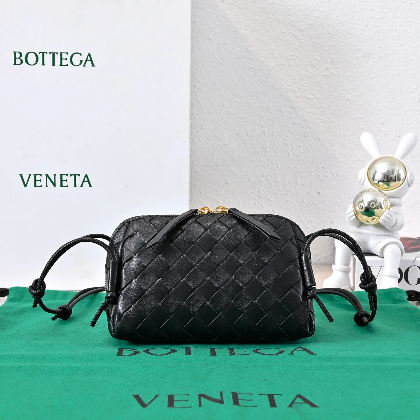 Batch 1260 #Bv The new Concert pouch is the most beautiful and practical mini bag I have ever seen 🎈 The bag body adopts the classic lntrecciato weaving process✅ It is equipped with a leather double-headed zipper, the opening is wide, easy to take and put, the shoulder strap knot can be slid to adjust the length freely, that is, 🉑️crossbody/underarm, and can be used as a clutch bag. Small body, large capacity, so practical! The key is that it is extremely versatile! Come and buy this small, exquisite, beautiful and versatile bag 👍 Model: 4258 Size: 18.5*11.5*8.5